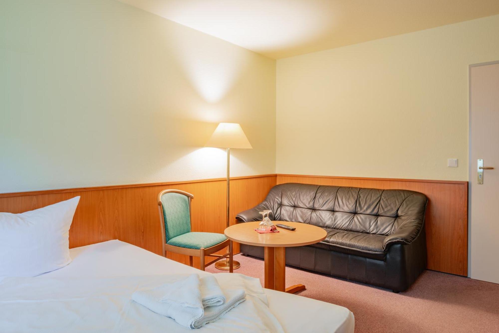 Waldhotel Schoeneiche -Self Check-In- Extérieur photo