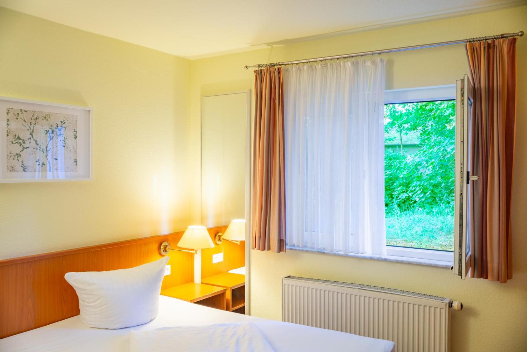 Waldhotel Schoeneiche -Self Check-In- Extérieur photo
