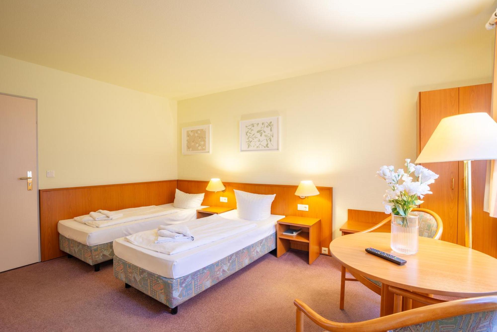 Waldhotel Schoeneiche -Self Check-In- Extérieur photo